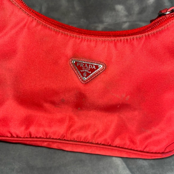 Red Re-Nylon Prada Re-Edition 2000
mini-bag - Picture 4 of 11